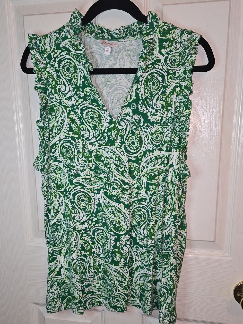 crown & ivy Green Paisley Ruffle V-Neck Cami